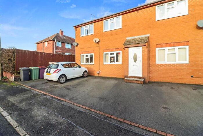 1 Bedroom Flat To Rent In West Street, Clay Cross, S45