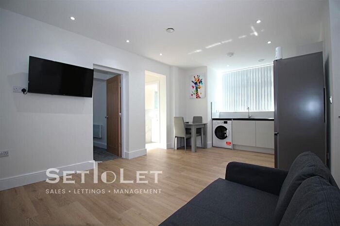 3 Bedroom Flat To Rent In Mill Hill Lane, London Road, Leicester, LE2