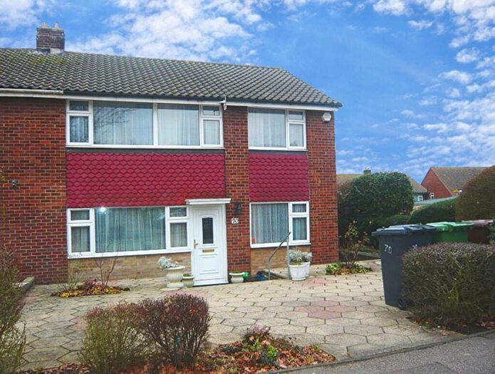 5 Bedroom House To Rent In Albermarle Avenue, Potters Bar, EN6