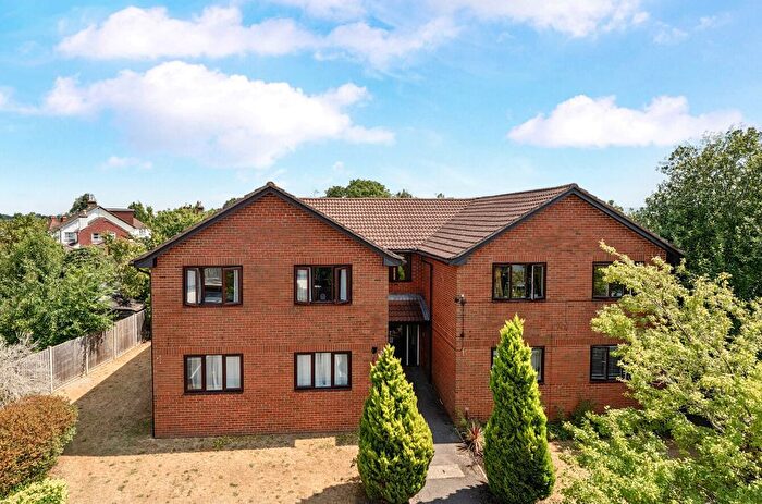 1 Bedroom Flat For Sale In Belvedere Close, Guildford, Surrey, GU2