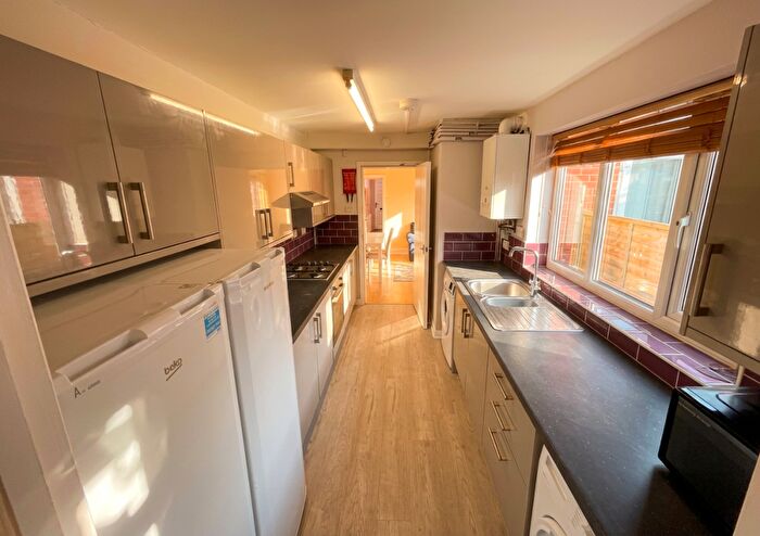 5 Bedroom House To Rent In Mettham Street - Bed Ex Bills, Lenton, East Midlands, NG7