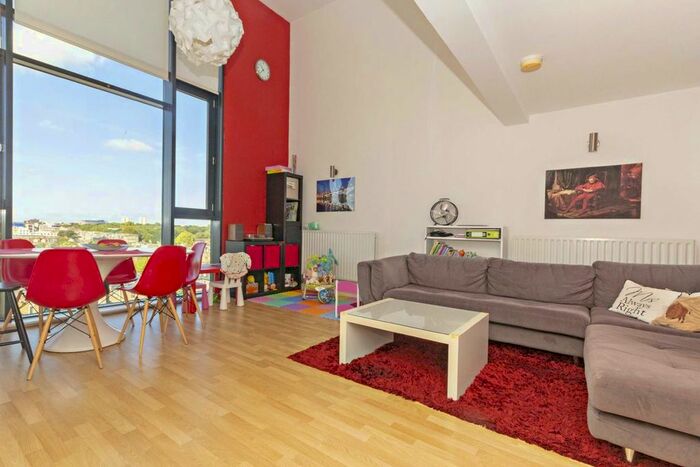 2 Bedroom Flat To Rent In Cowley Road, London, W3