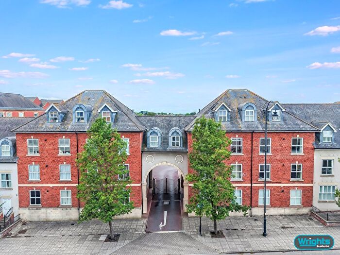 2 Bedroom Flat For Sale In Conigre Square, Trowbridge, BA14
