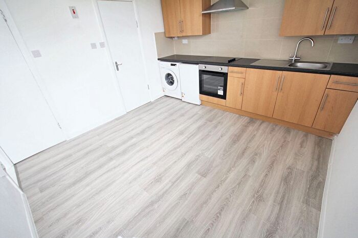 1 Bedroom Flat To Rent In Lees Parade, Uxbridge Road, UB10