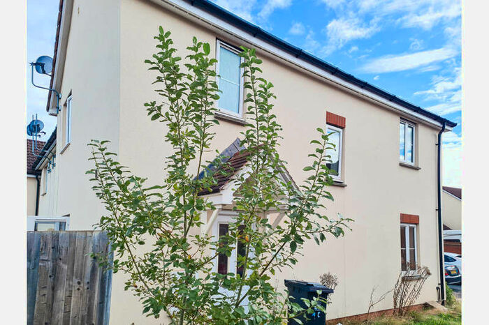 3 Bedroom End Of Terrace House To Rent In Navarrin Close, Bridgwater, TA6