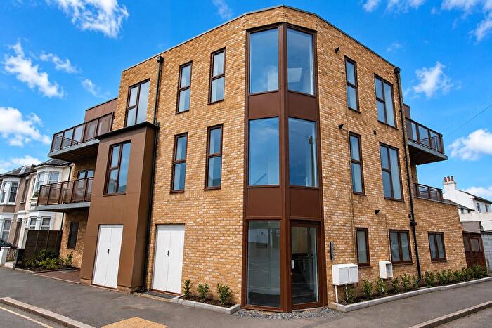 2 Bedroom Flat To Rent In Burdett Road, Southend On Sea, SS1