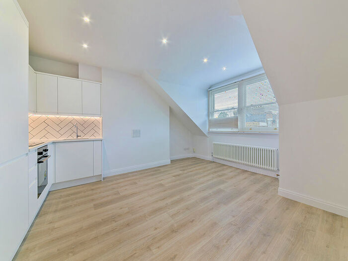 1 Bedroom Apartment To Rent In The Gardens, East Dulwich London, SE22