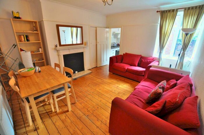 2 Bedroom Flat To Rent In Newlands Road, Jesmond, Newcastle Upon Tyne, NE2