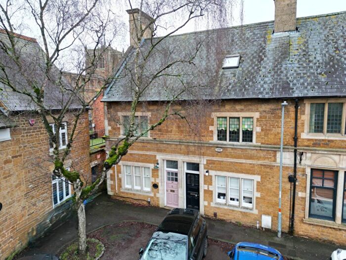 4 Bedroom End Of Terrace House For Sale In Market Hill, Rothwell, Northants, NN14