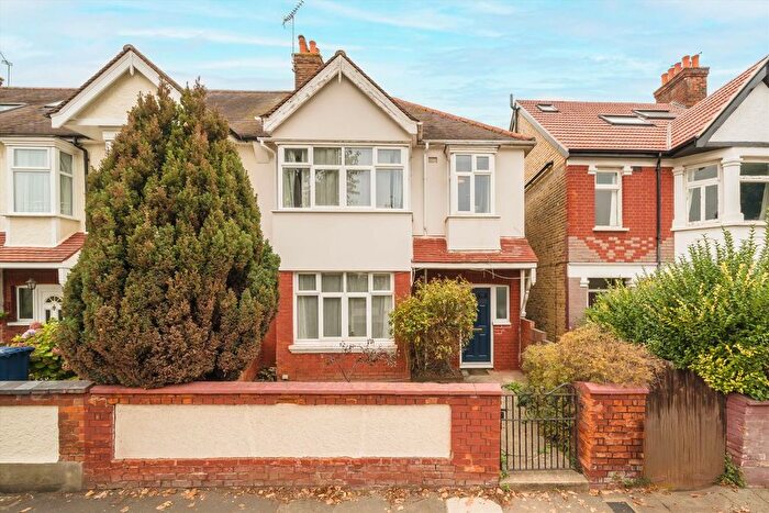 3 Bedroom Property To Rent In Niagara Avenue, Ealing, W5