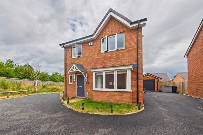 4 Bedroom Detached House For Sale In Daffodil Drive, GL15