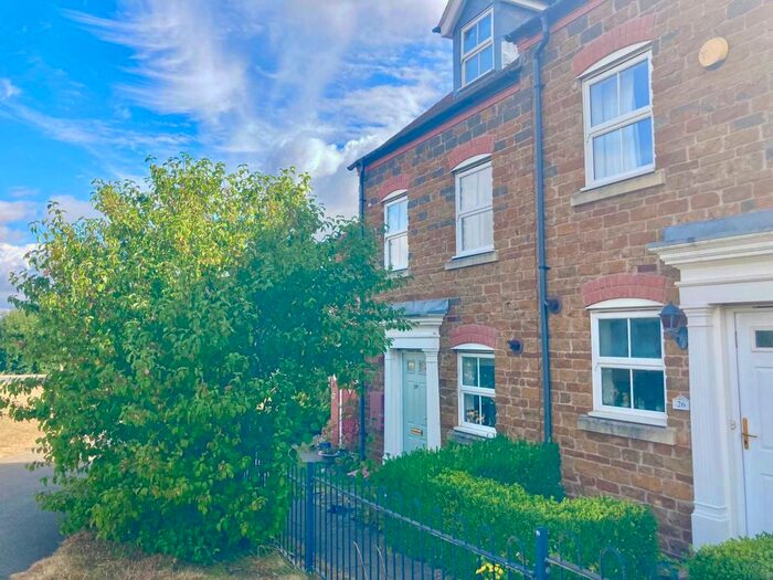 3 Bedroom Terraced House To Rent In Lord Fielding Close, Banbury, OX16