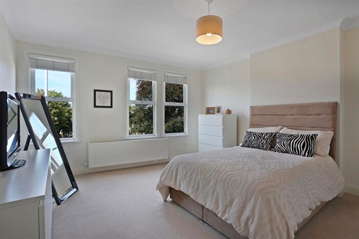 3 Bedroom Semi Detached House For Sale In Carshalton Road, Sutton, SM1