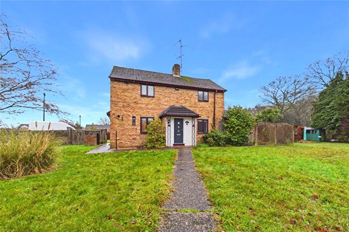 2 Bedroom Semi Detached House To Rent In Langley Hill Close, Tilehurst, Reading, Berkshire, RG31