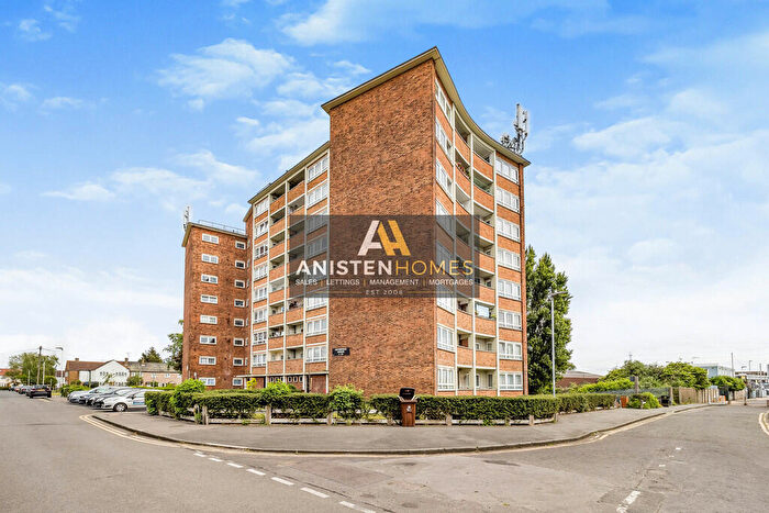 1 Bedroom Flat To Rent In Curzon Crescent, Barking, Essex, IG11