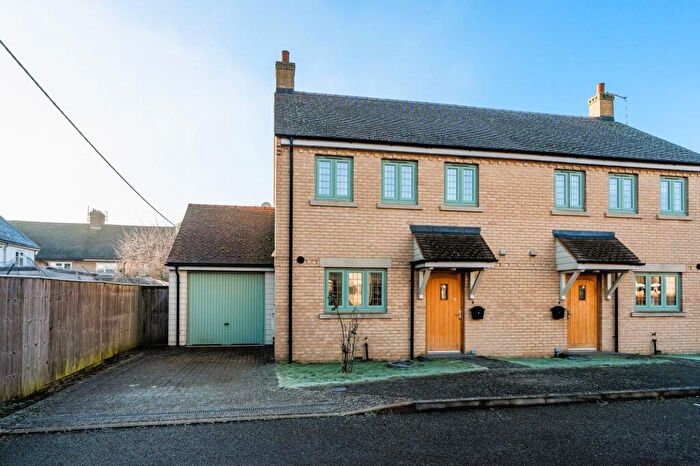 3 Bedroom Semi Detached House For Sale In Woodlands Place, Eynsham, OX29