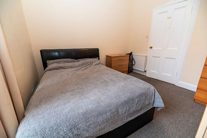 2 Bedroom Flat To Rent In Dalkeith Road, Edinburgh, EH16