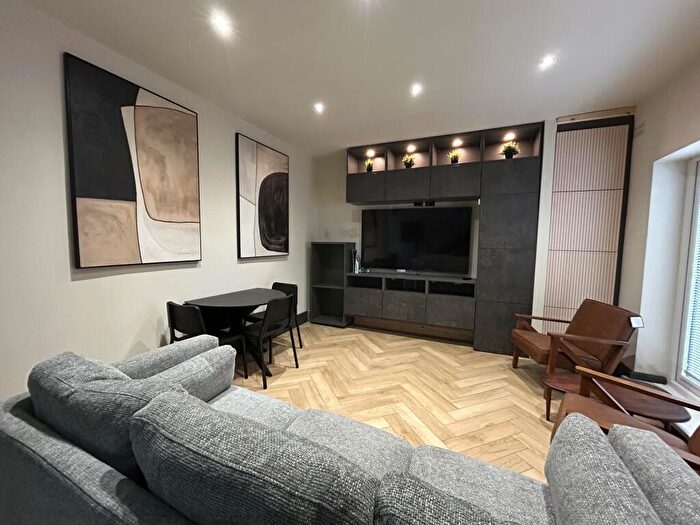 5 Bedroom House To Rent In Mowbray Street, DH1