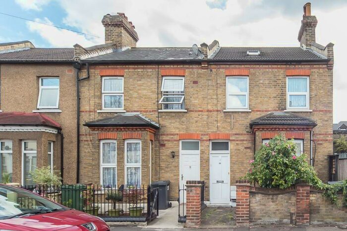 1 Bedroom Apartment To Rent In Dunton Road, Leyton, E10