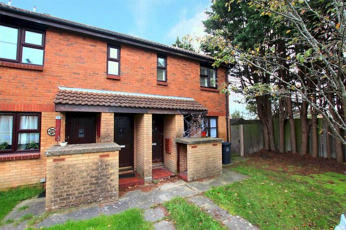 1 Bedroom Flat To Rent In Pilgrims Walk, Worthing, West Sussex, BN13