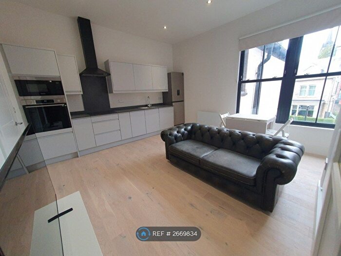 2 Bedroom Flat To Rent In Park Lane, Sheffield, S10