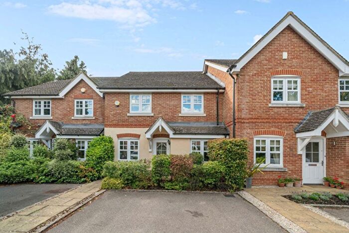 4 Bedroom Terraced House To Rent In Oakington Close, Sunbury-On-Thames, TW16