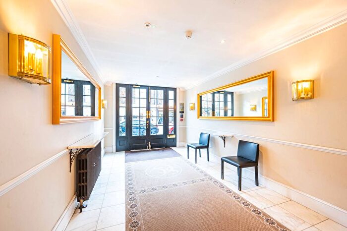 2 Bedroom Flat To Rent In St Georges Court, Chelsea, London, SW3