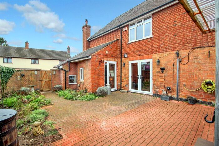 4 Bedroom Semi-Detached House For Sale In Coventry Road, Marton, Rugby, CV23