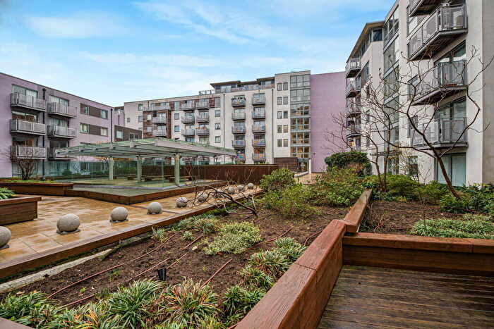 2 Bedroom Flat To Rent In Deals Gateway, London, SE13