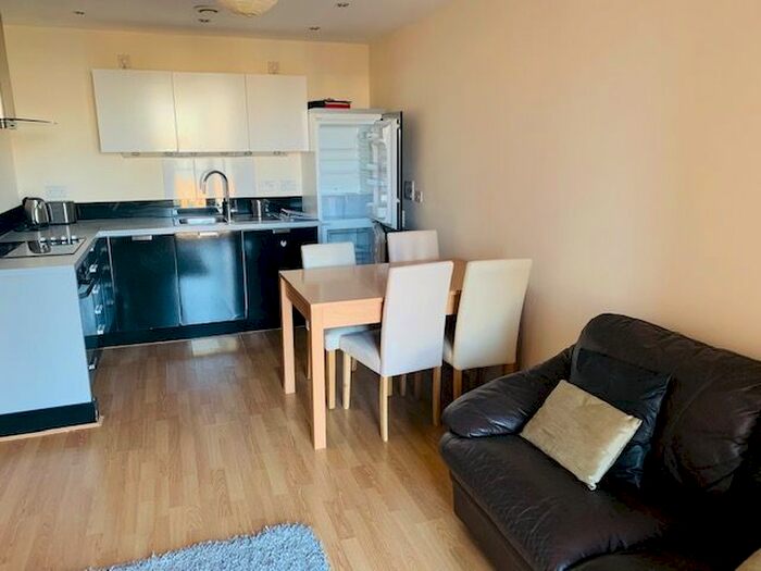 2 Bedroom Flat To Rent In Southside Apartments, City Centre, B5