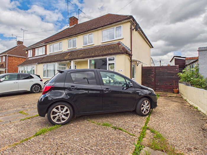 2 Bedroom End Of Terrace House For Sale In Mill Road, Caversham, RG4