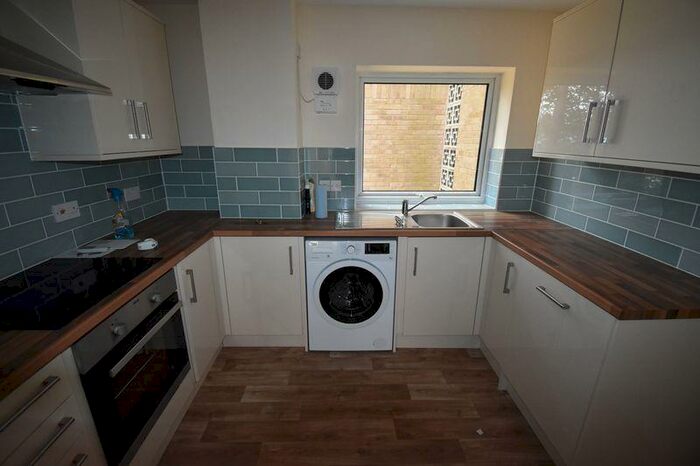 2 Bedroom Flat To Rent In Frescade Crescent, Basingstoke, RG21
