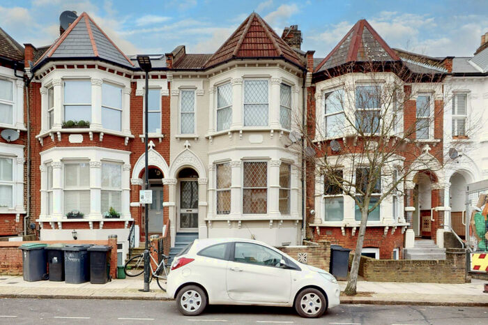 3 Bedroom Flat To Rent In Pemberton Road, Haringay, N4