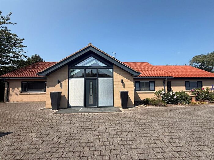 4 Bedroom Detached House For Sale In Mount Pleasant, Scalby, YO13