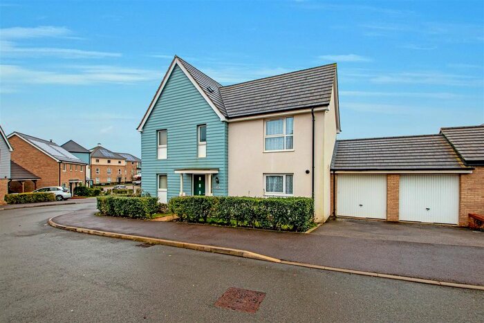 4 Bedroom Detached House To Rent In Whitebred Chase, Whitehouse, Milton Keynes, MK8