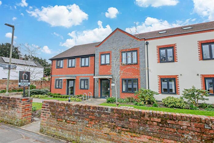 2 Bedroom Apartment For Sale In Barnaby Court, Wallingford, OX10
