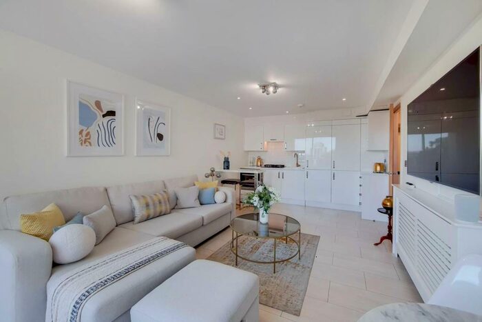 1 Bedroom Flat To Rent In Berber Parade, Woolwich, London, SE18