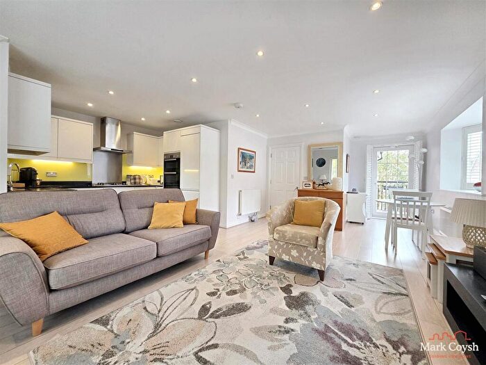 2 Bedroom Flat For Sale In Ottways Lane, Ashtead, KT21