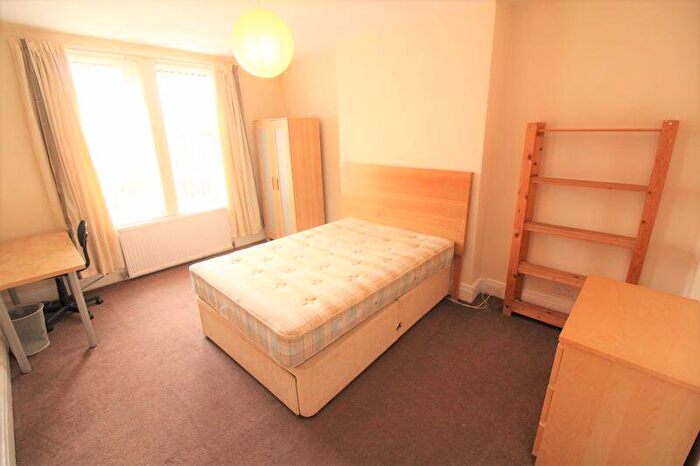 3 Bedroom Flat To Rent In Three Bed Student Flat, Third Avenue, Heaton, NE6