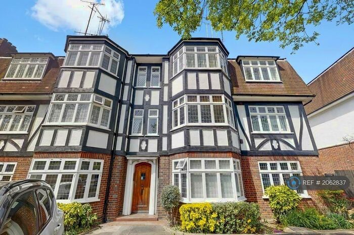 2 Bedroom Flat To Rent In Eagle Court, London, E11