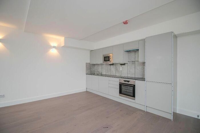 3 Bedroom Flat To Rent In St. Awdrys Road, Barking &amp; Dagenham, Barking Abbey, Upney, London, IG11