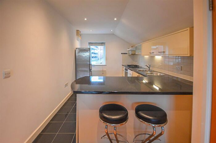 2 Bedroom Flat For Sale In Coptfold Road, Brentwood, CM14