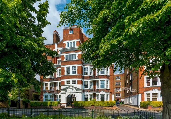 2 Bedroom Flat To Rent In Sutton Lane North, Chiswick, London, W4