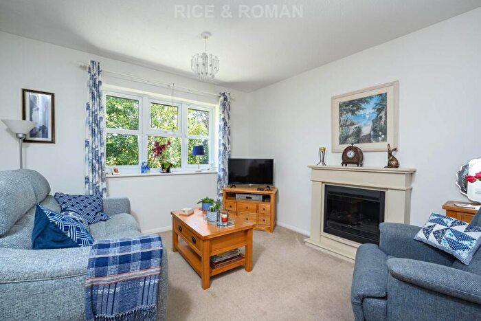 2 Bedroom Retirement Property For Sale In Pitson Close, Addlestone, KT15