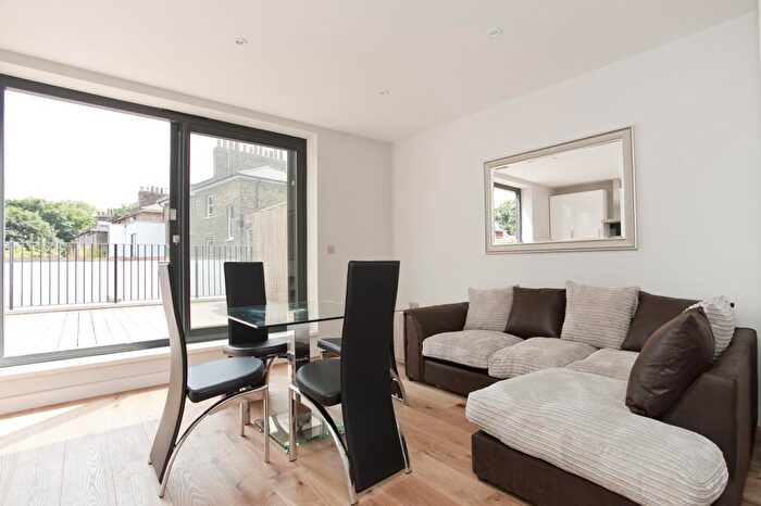 2 Bedroom Apartment To Rent In Southgate Road, Islington, N1