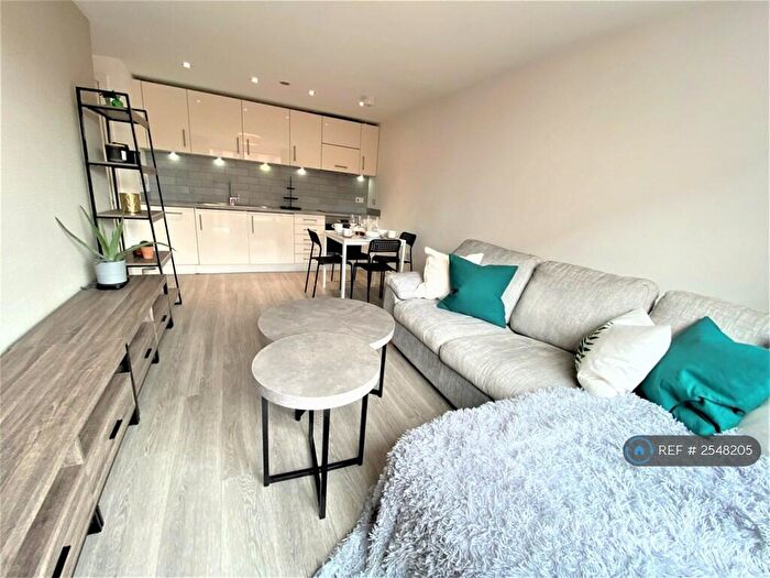 2 Bedroom Flat To Rent In Loom Street, Manchester, M4