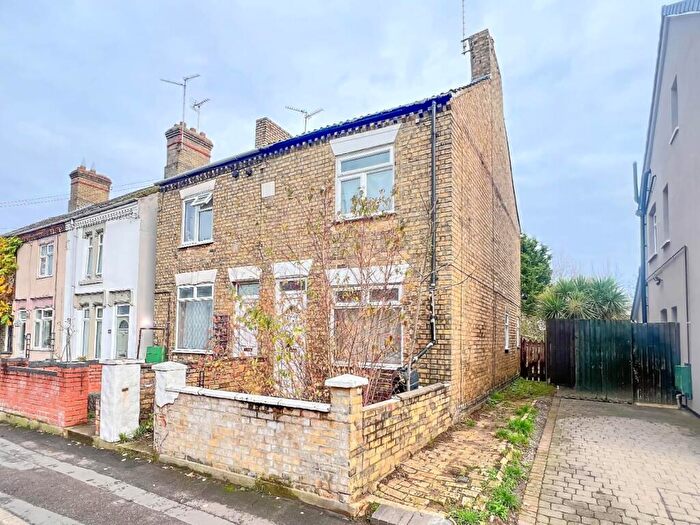 3 Bedroom Semi Detached House For Sale In Palmerston Road, Woodston, Peterborough, PE2