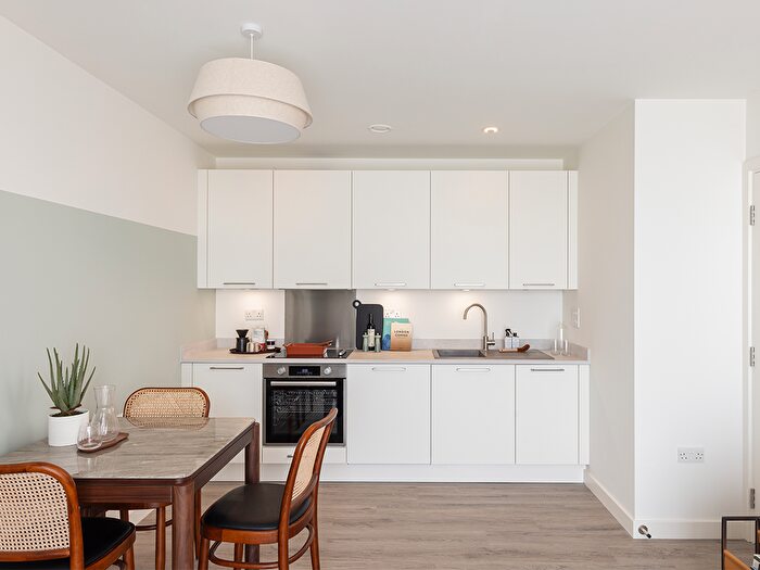 1 Bedroom Apartment For Sale In Station Approach, Woodside Park, London, N12