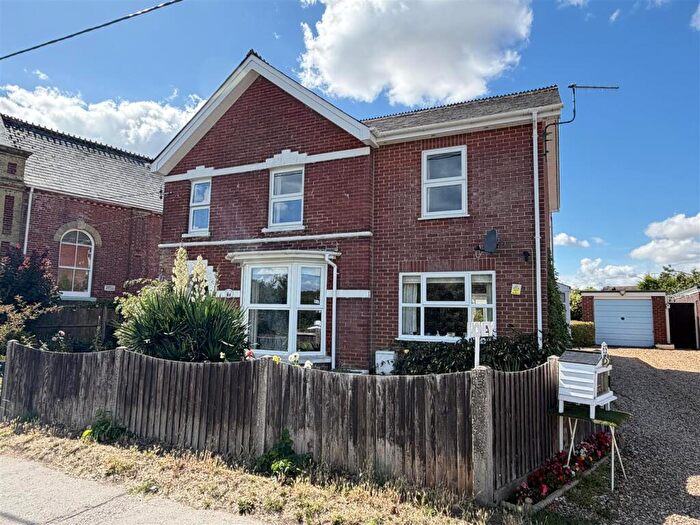 4 Bedroom Detached House For Sale In Woodfalls, Salisbury, SP5