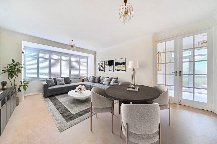 2 Bedroom Maisonette For Sale In Foxes Dale, Bromley, BR2